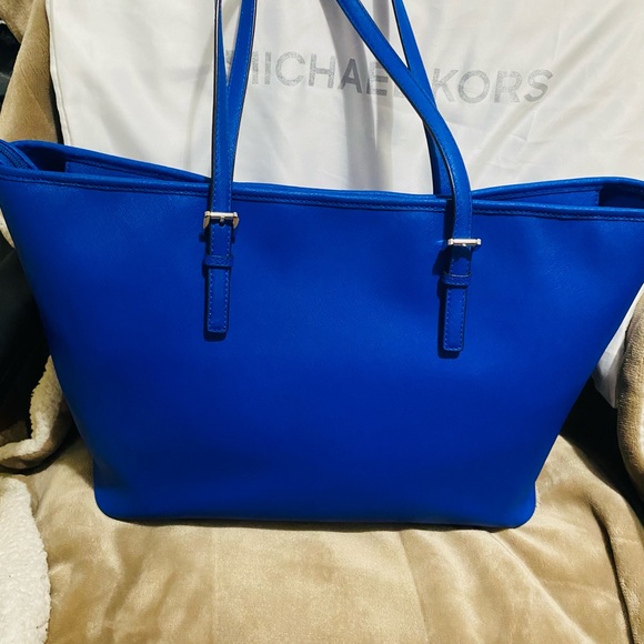 Michael Kors Large Jet Set Bag/Tote in Cobalt Blue. EUC. Original dust bag. - Picture 3 of 15